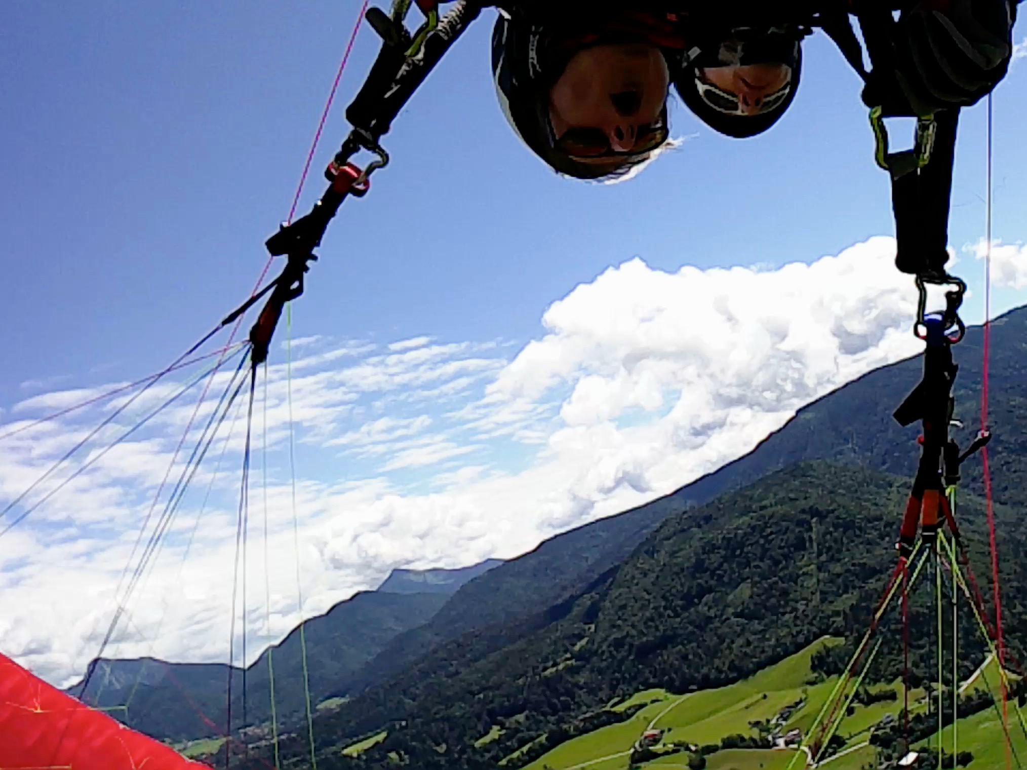 Tandemflug, Wingover mit Schirm links unten